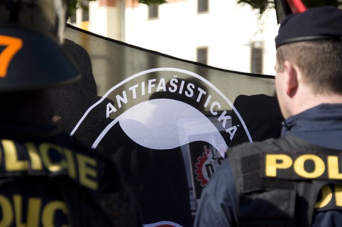 Delnicka_strana_a_Antifa_86.jpg