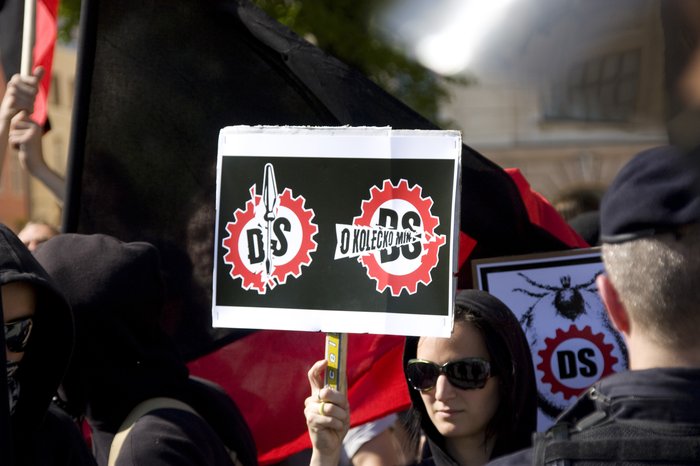 Delnicka_strana_a_Antifa_90.jpg